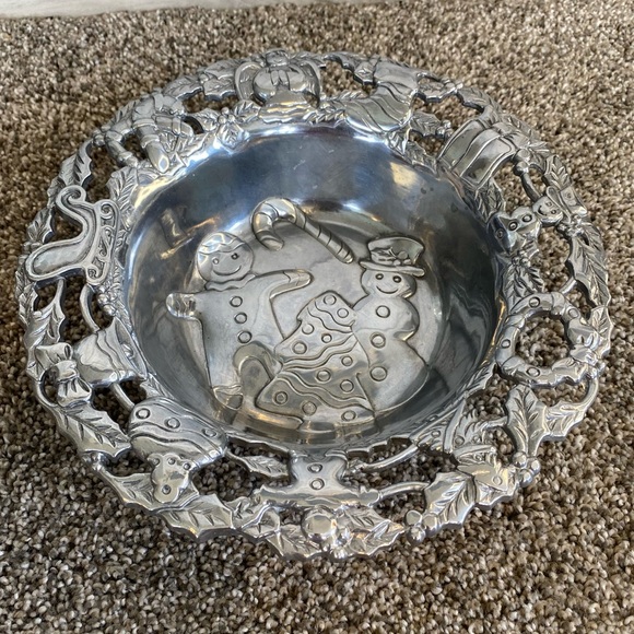 Thick Molded Aluminum Christmas Bowl / Christmas Bowl with Snowman - Picture 3 of 9